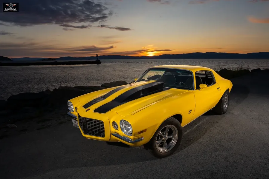 Camaro i solnedgang