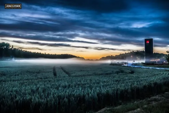 Solnedgang over kornåkeren