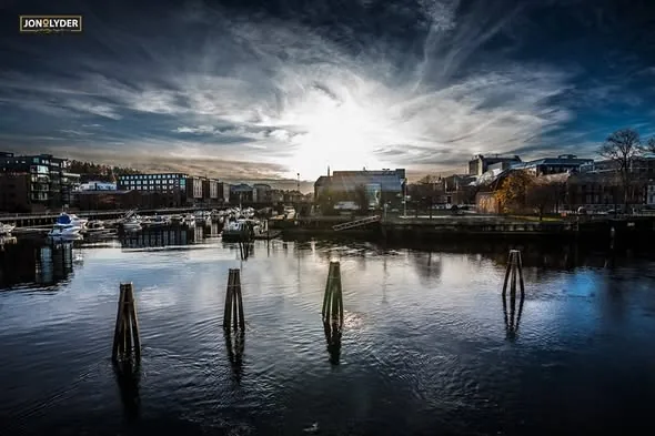 Sol og skyer over Nidelven