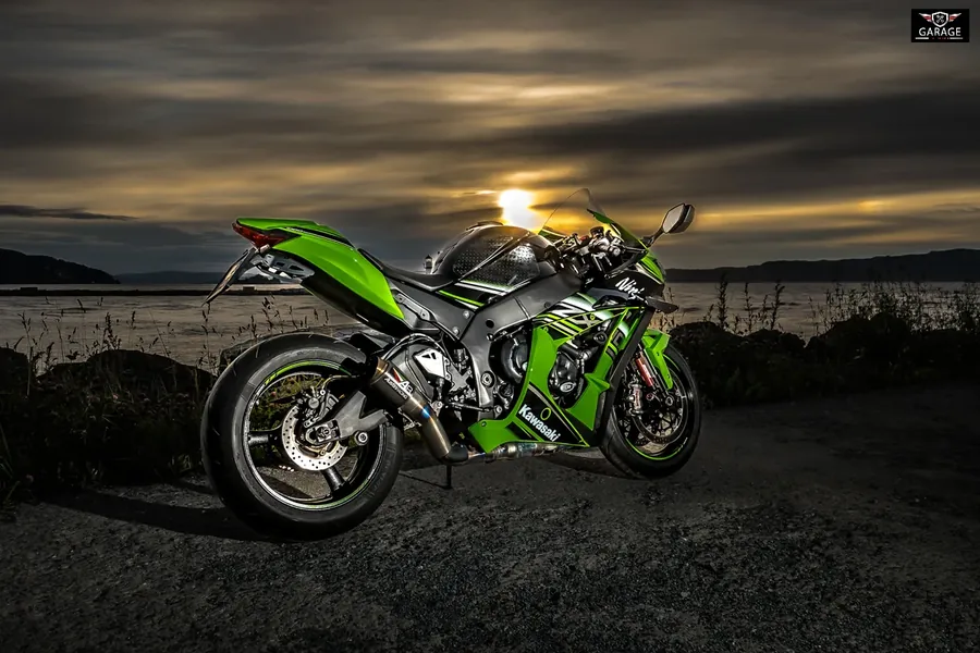 Kawasaki mot solnedgang