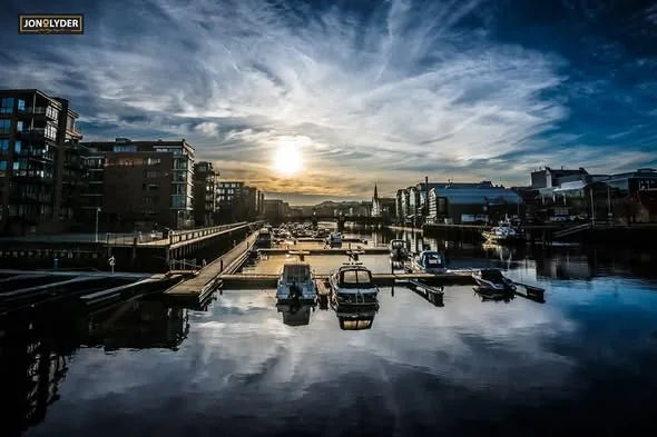 Båter i kveldssol ved Solsiden