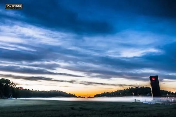 Mørk himmel over Solbergtårnet